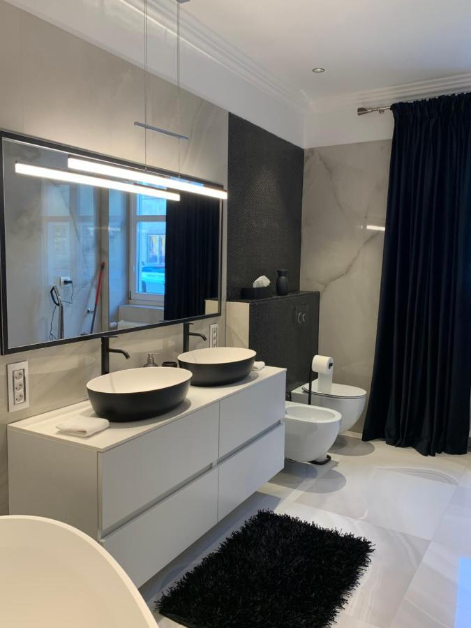 Schillerplatz Apartment Sibiu Bagian luar foto